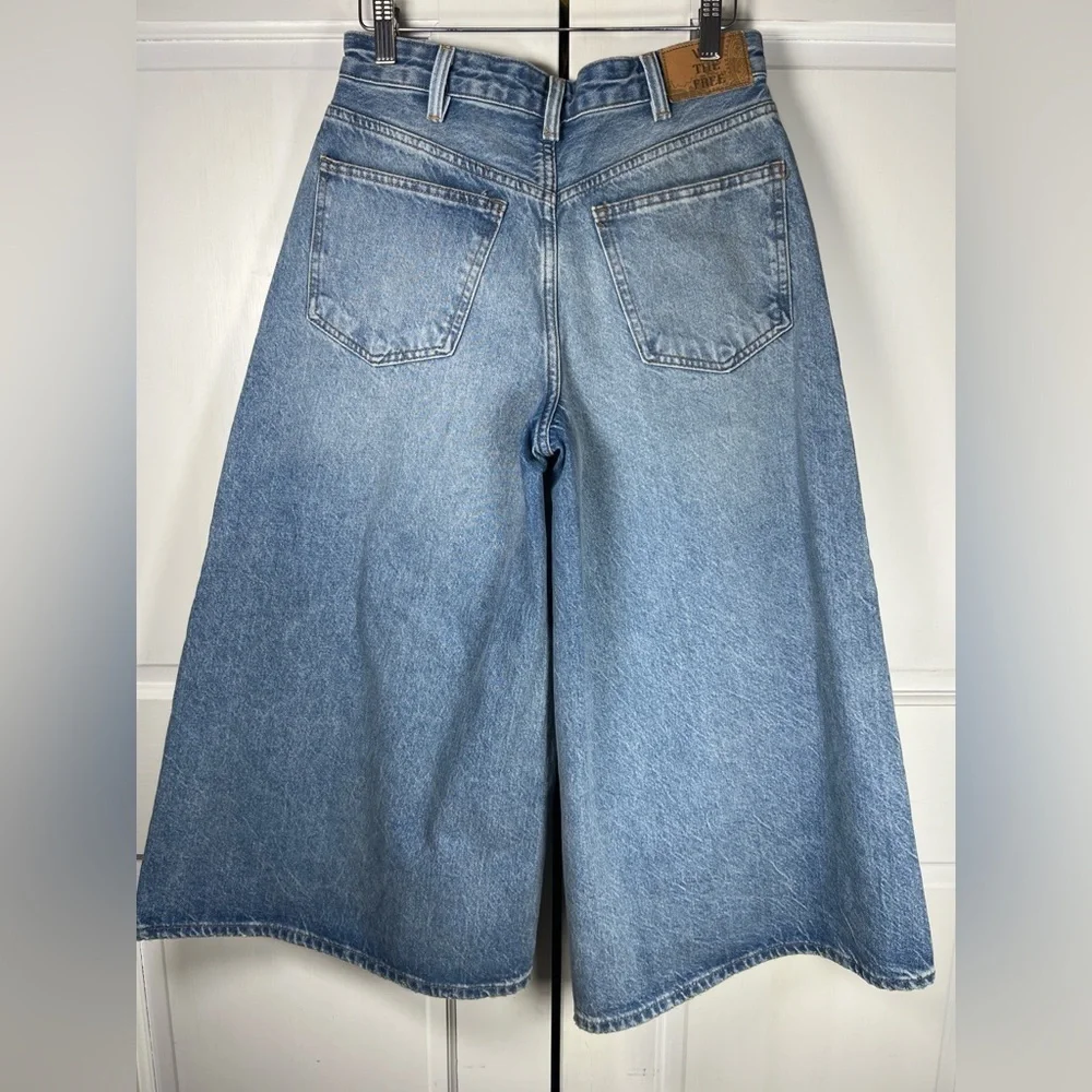 NWOT We The Free Cropped High Waist Extra Wide Leg Medium Wash Jeans Size 27 - Picture 2 of 9